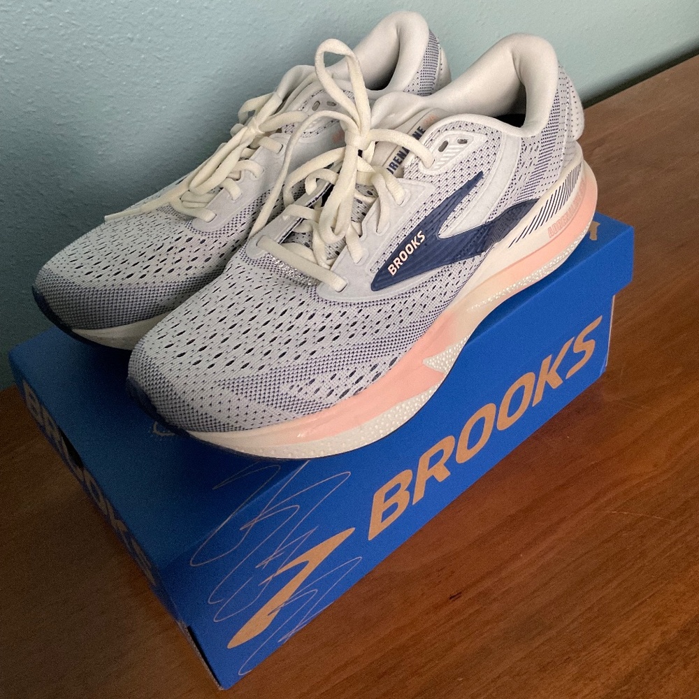 Brooks Adrenaline GTS 24 size 9 womens medium width